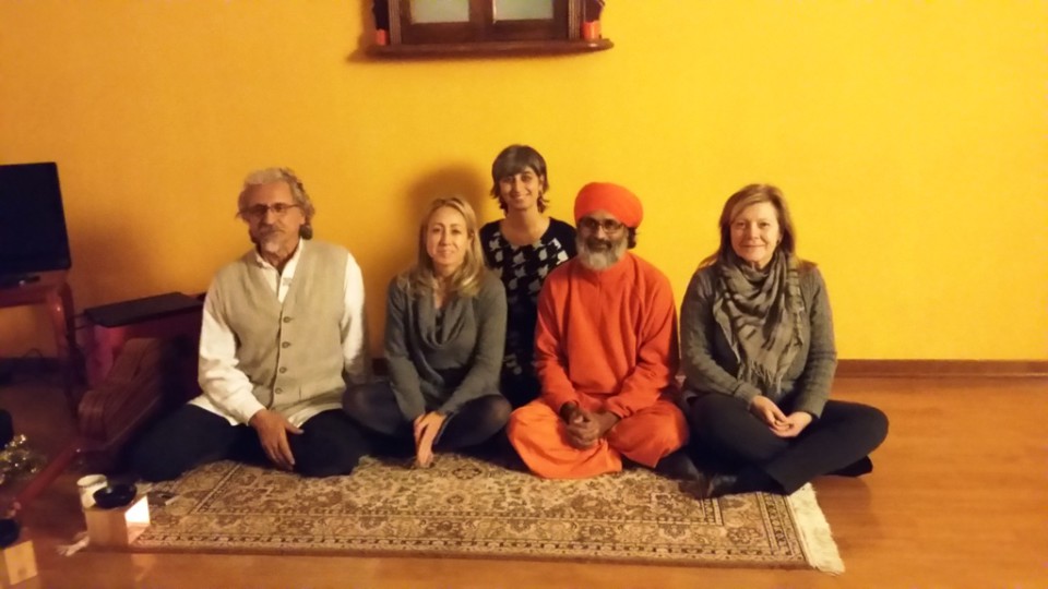 Delegazione femminile di cuoriDILUCE all'Ananda Marga Center di Treviso in occasione della visita di Acharya Rtabuddhyananda Avadhuta