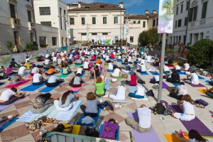 YogaDay-TV_2014-5821web.jpg