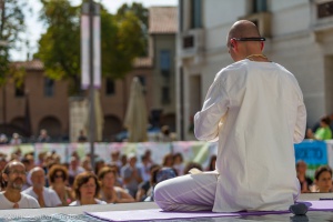 YogaDay-TV_2014-5844web.jpg
