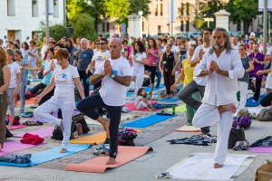 YogaDay-TV_2014-6015web.jpg